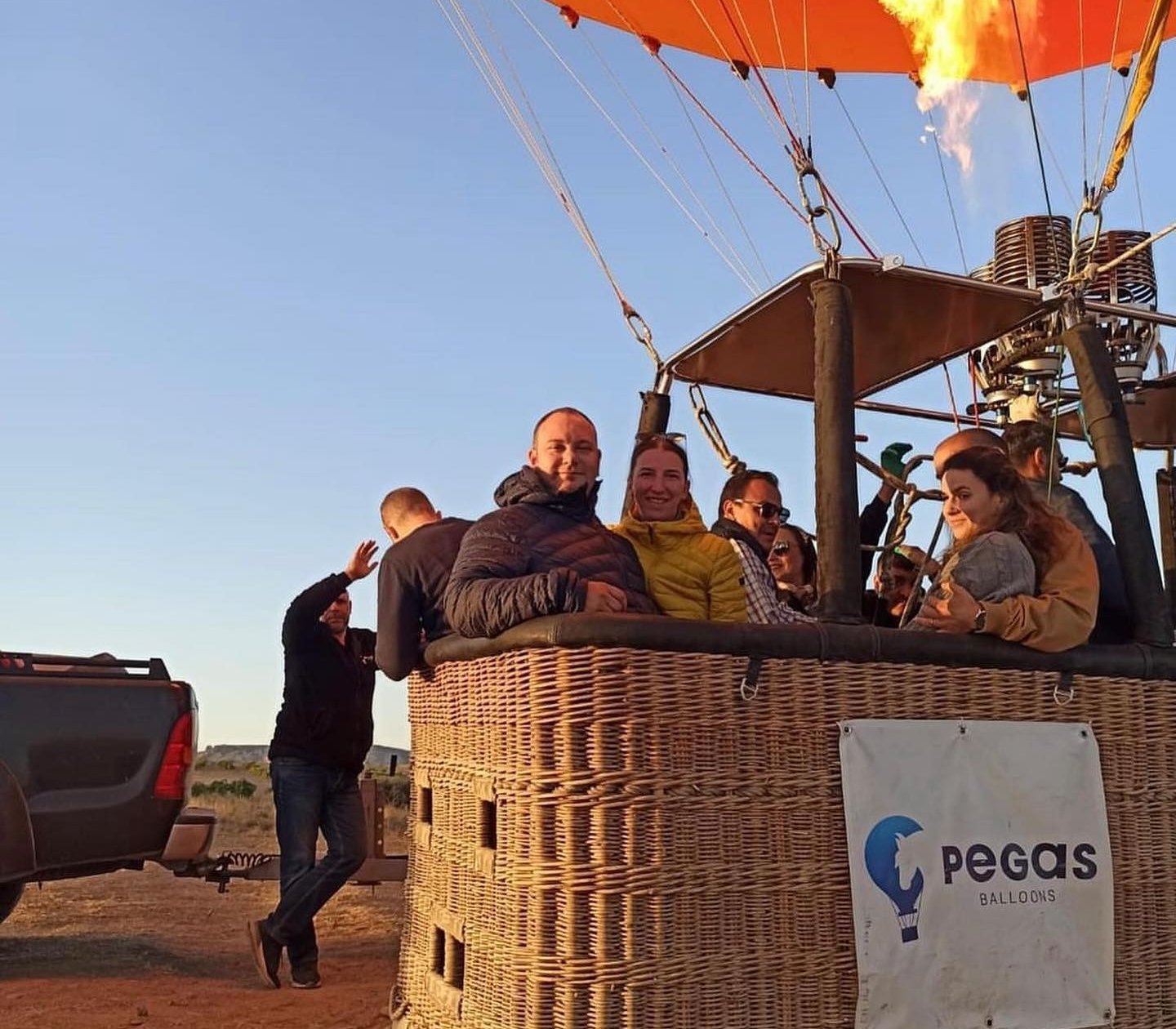 Гости 123 Trip Cappadocia в корзине воздушного шара перед взлётом
